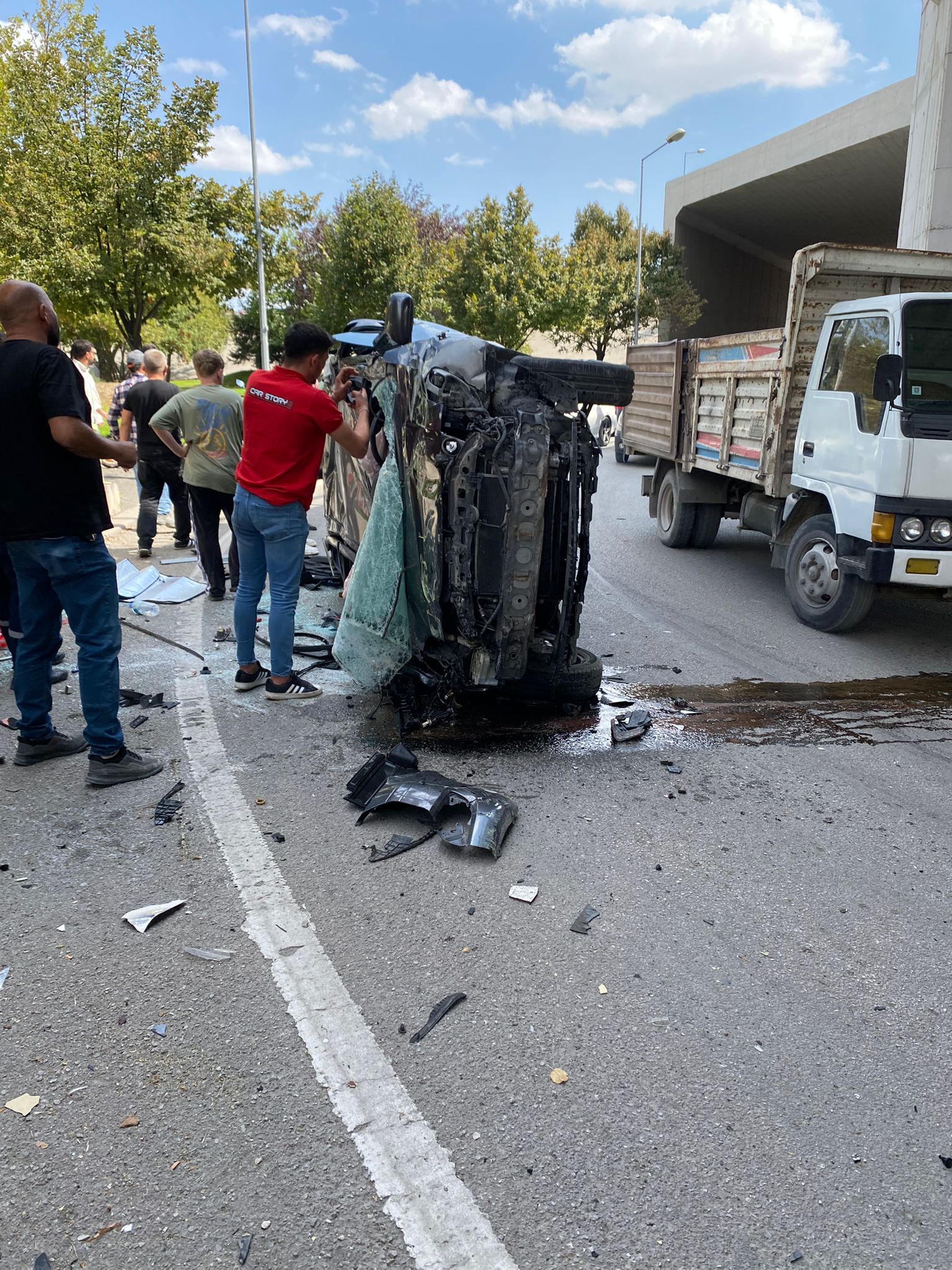 Konya'da Bir Araç Üst Geçitten Aşağıya Uçtu